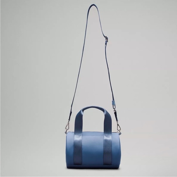 LULULEMON Knit Nylon Mini Barrel Duffle Bag 5L in Oasis Blue *RARE* NWT - Picture 3 of 16